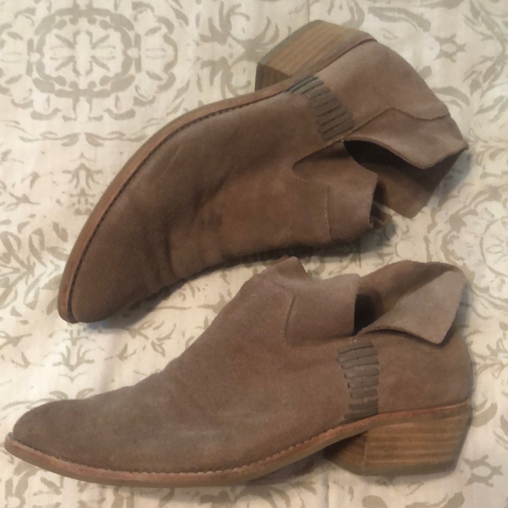 Dolce vita womens booties worn twice